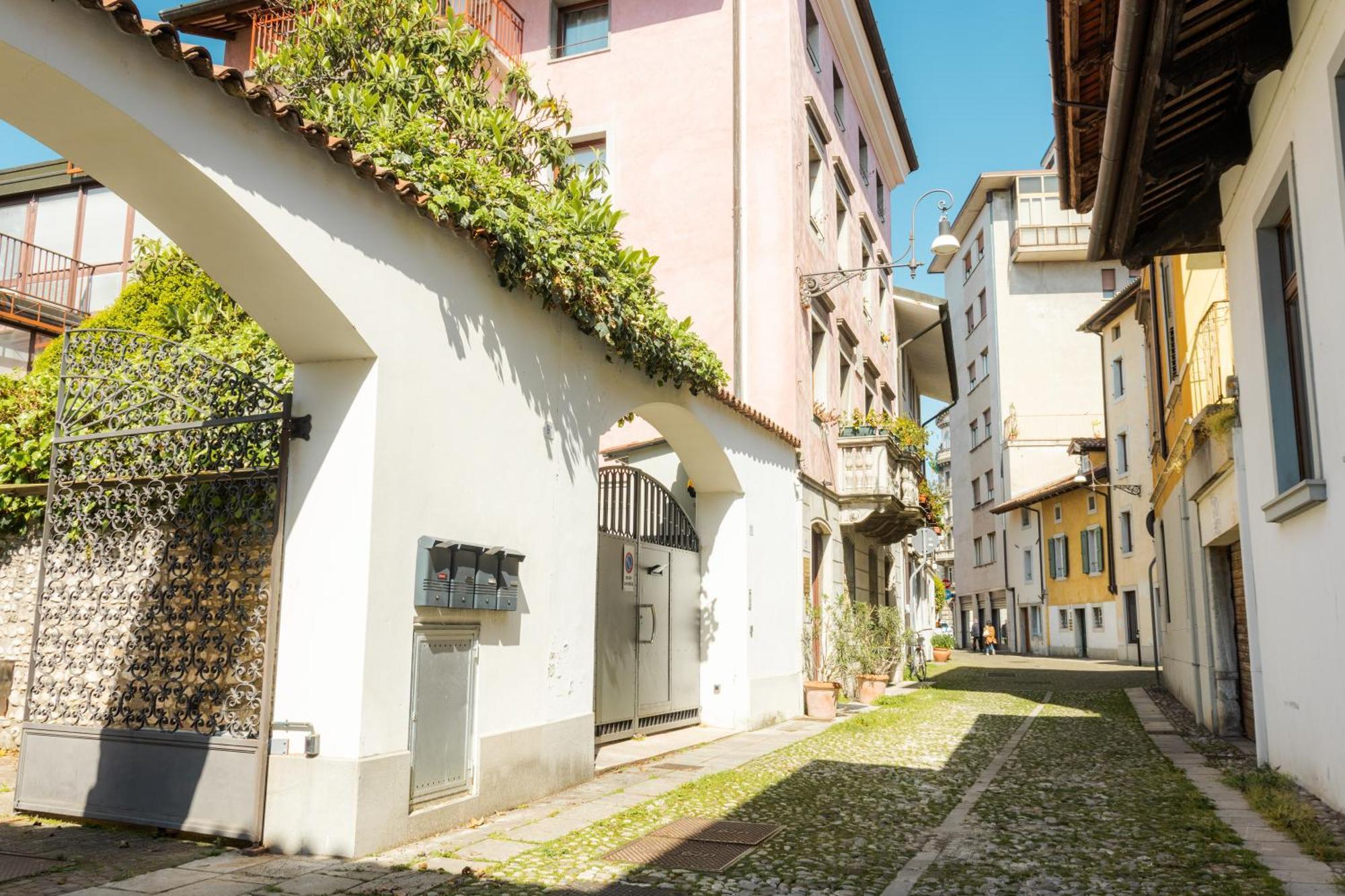 Apartamento In Pieno Centro Storico Con Parcheggio Gratuito Incluso. Údine Exterior foto